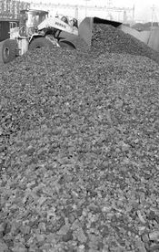 咸陽(yáng)市人民政府推動(dòng)煤炭產(chǎn)業(yè)轉(zhuǎn)型升級(jí)，賦能區(qū)域經(jīng)濟(jì)高質(zhì)量發(fā)展